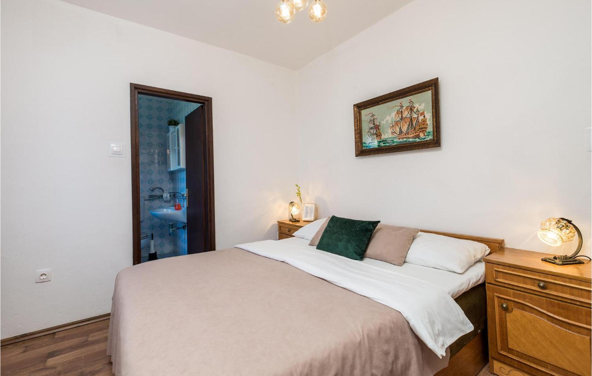 4 Bedroom Awesome Apartment In Sveti Juraj Bagian luar foto