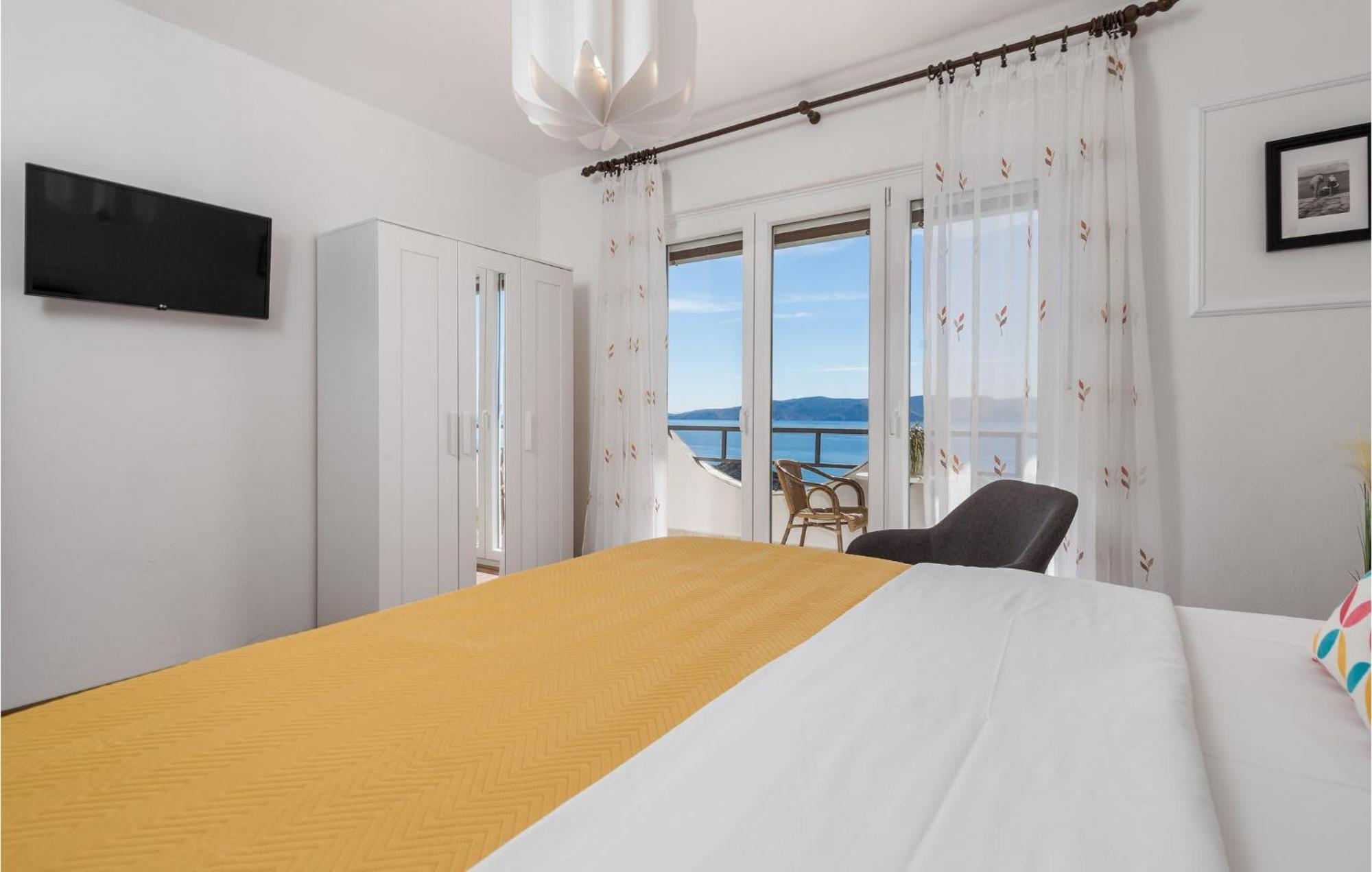 4 Bedroom Awesome Apartment In Sveti Juraj Bagian luar foto