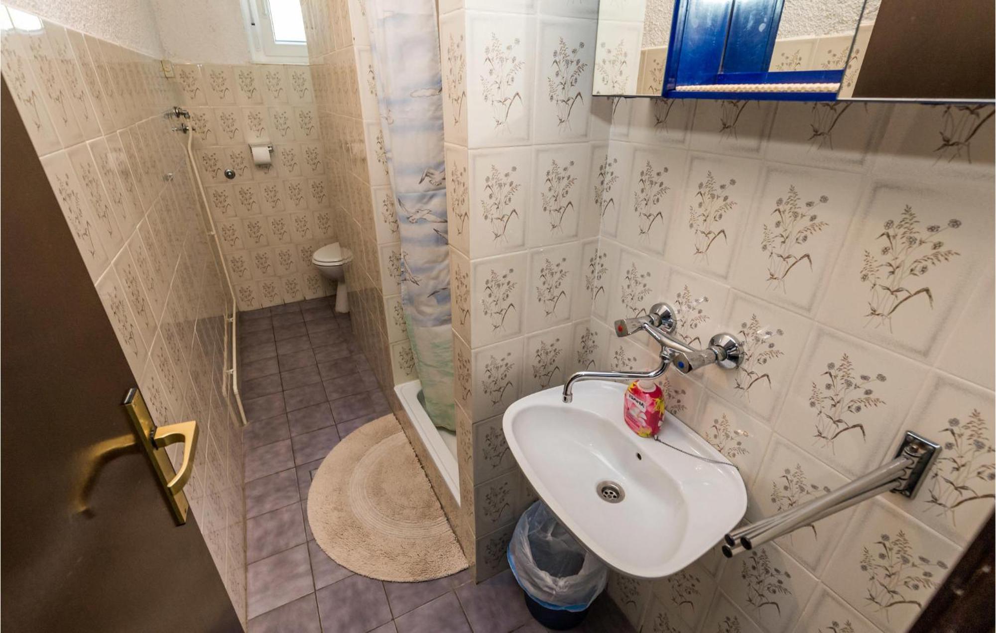 4 Bedroom Awesome Apartment In Sveti Juraj Bagian luar foto