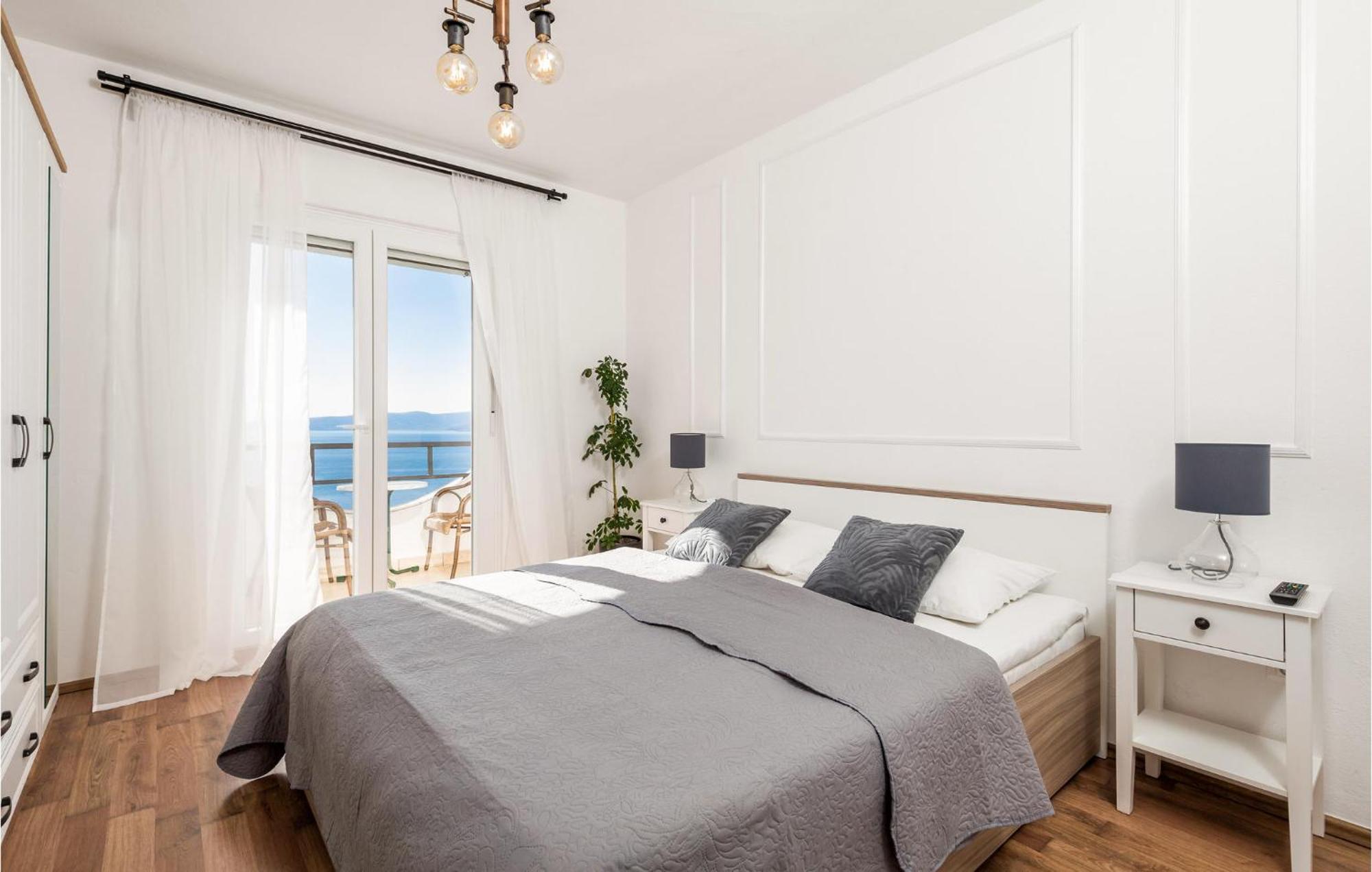 4 Bedroom Awesome Apartment In Sveti Juraj Bagian luar foto