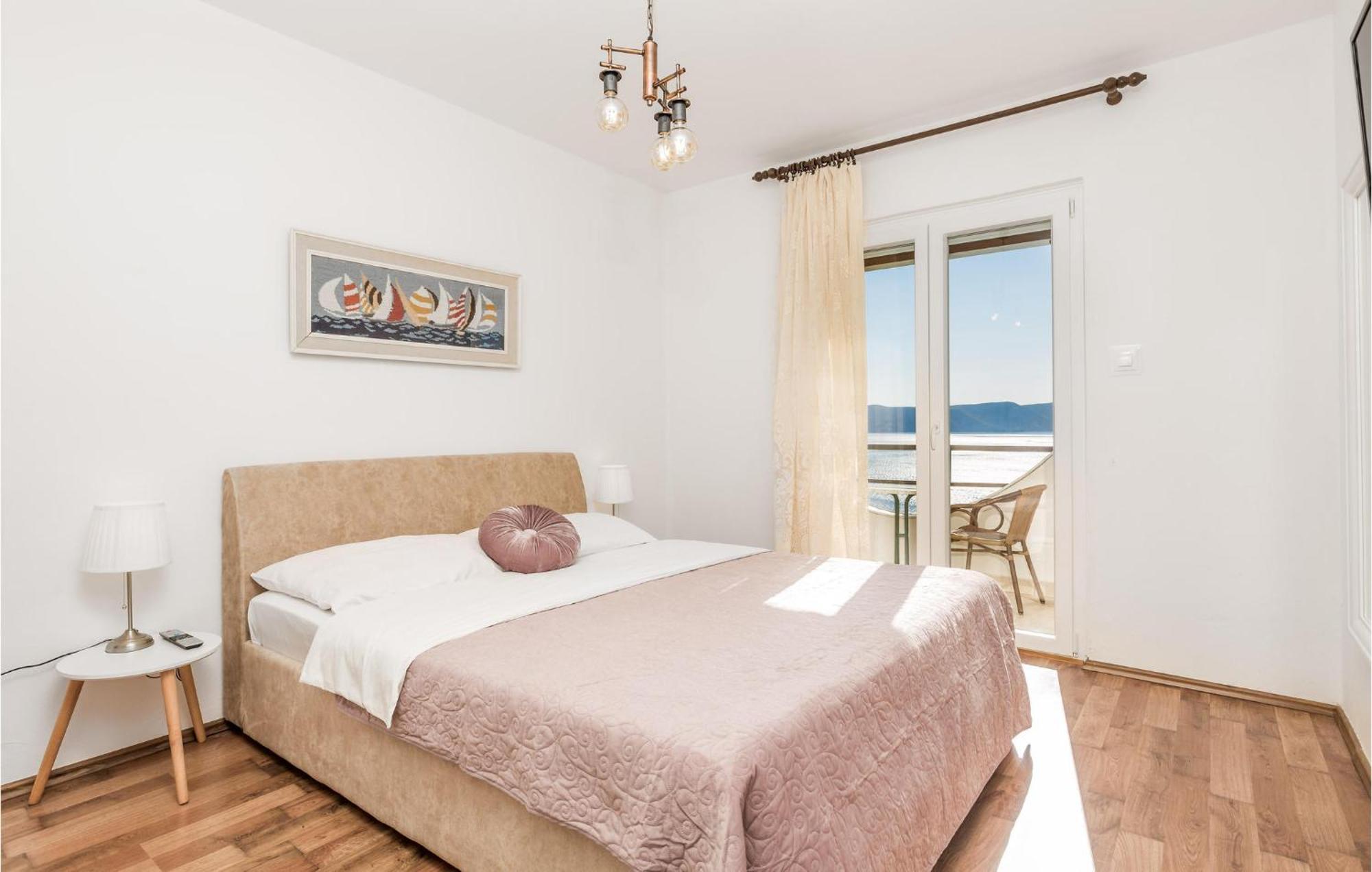 4 Bedroom Awesome Apartment In Sveti Juraj Bagian luar foto