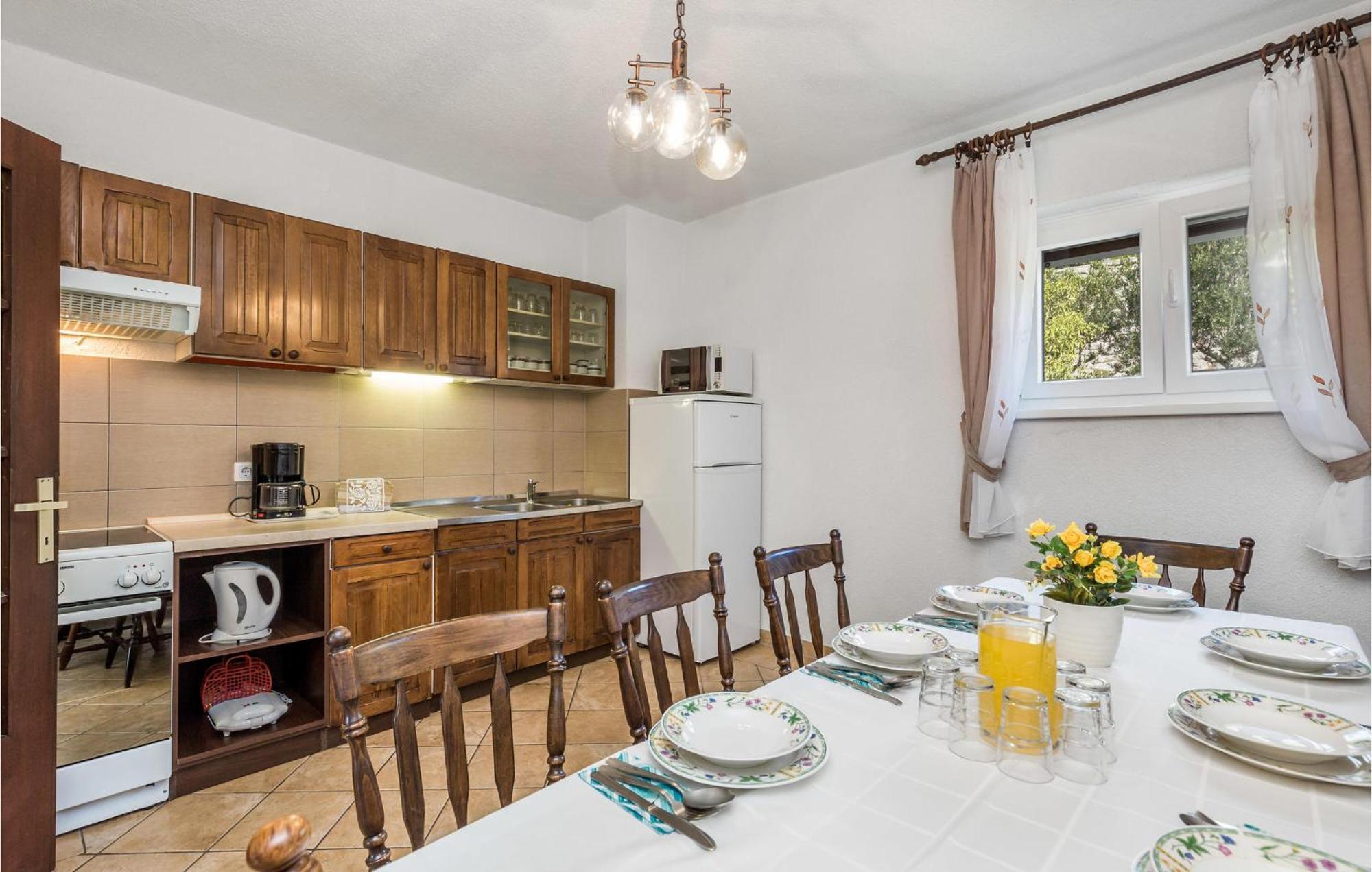 4 Bedroom Awesome Apartment In Sveti Juraj Bagian luar foto