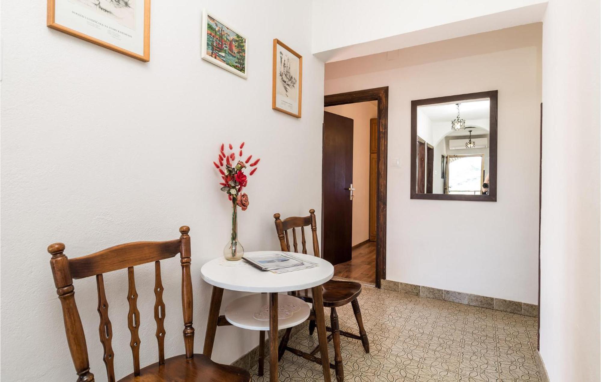 4 Bedroom Awesome Apartment In Sveti Juraj Bagian luar foto