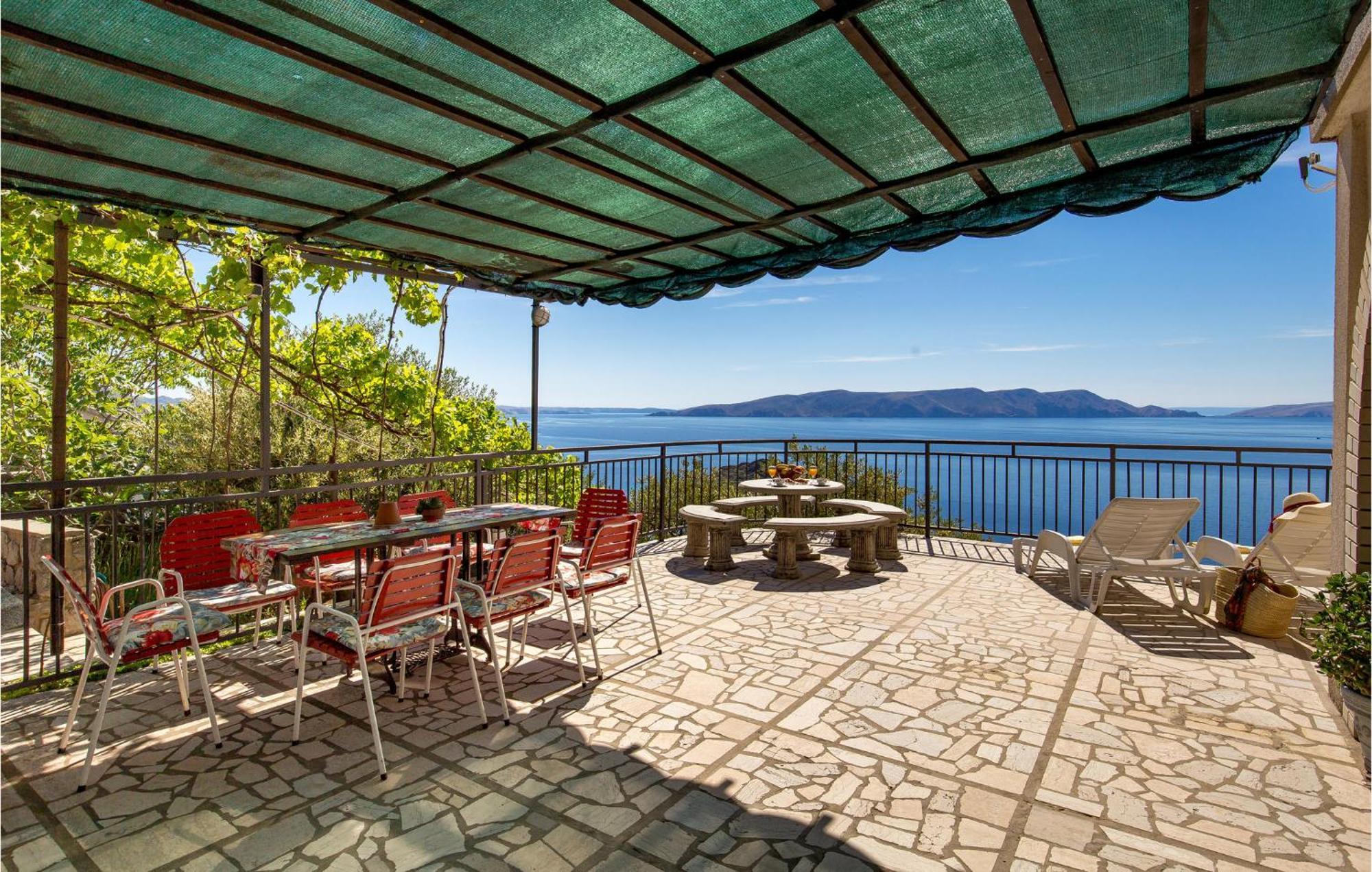 4 Bedroom Awesome Apartment In Sveti Juraj Bagian luar foto