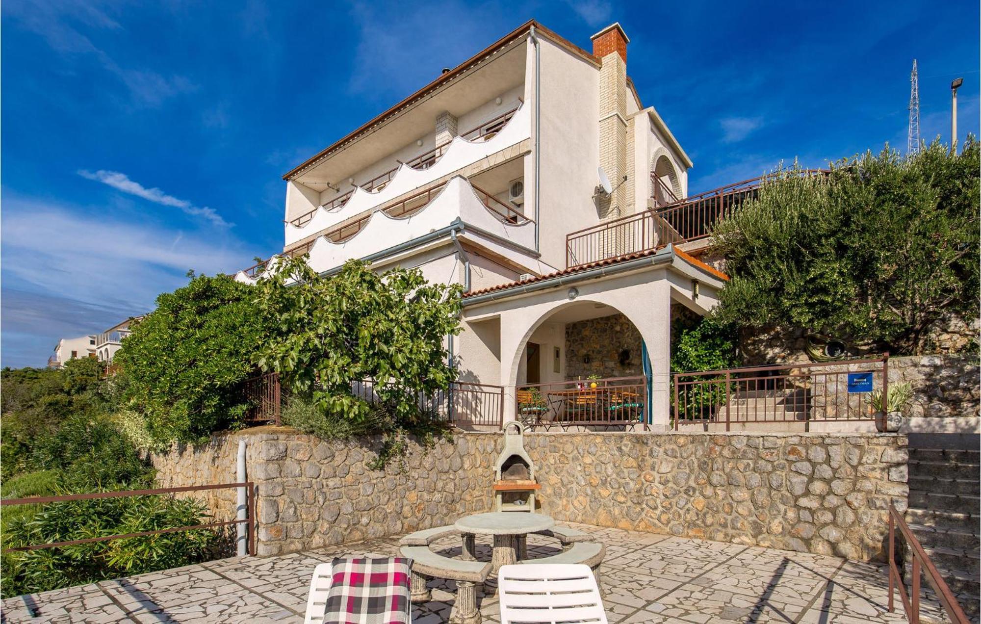 4 Bedroom Awesome Apartment In Sveti Juraj Bagian luar foto