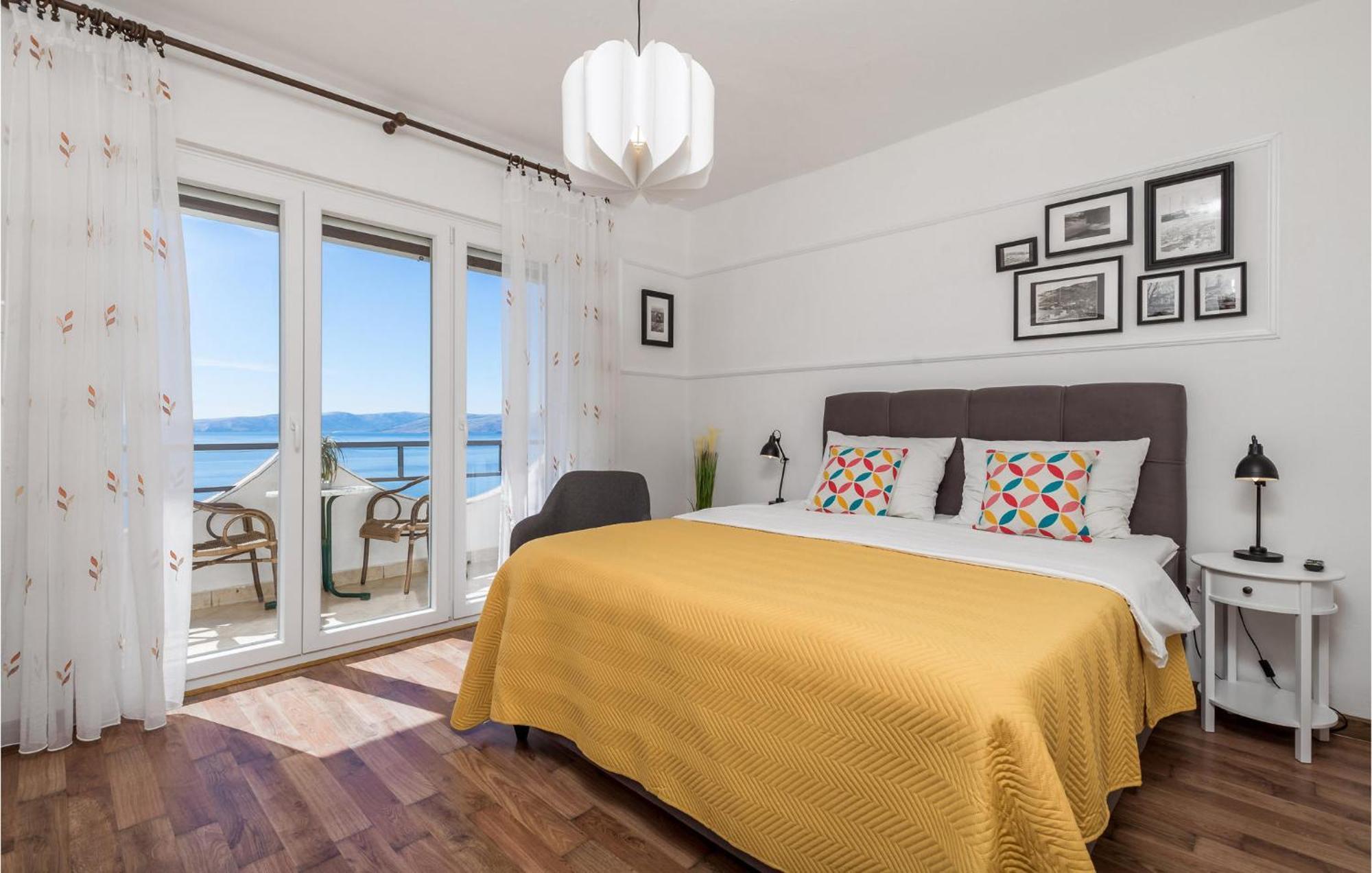 4 Bedroom Awesome Apartment In Sveti Juraj Bagian luar foto